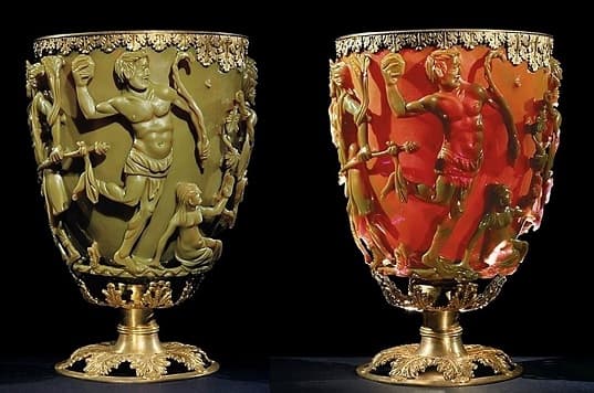 Lycurgus Cup showing the colour-changing effect.