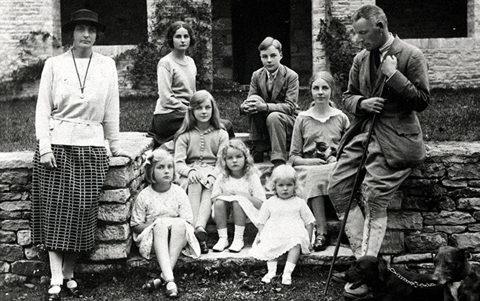 ﻿List of the 6 Mitford Sisters - History Lists