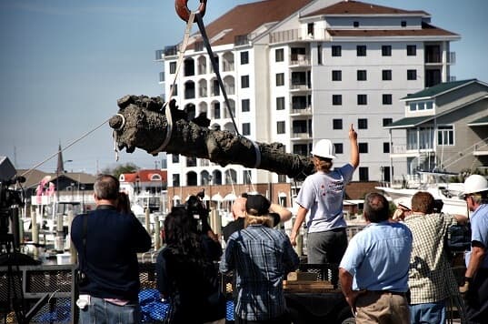 Queen Anne's Revenge Cannon Offloaded