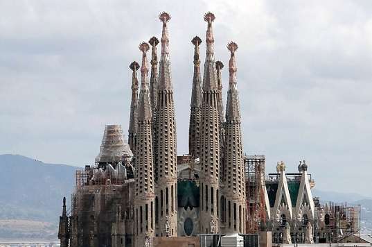 List of Top 10 Antoni Gaudi Works - History Lists
